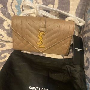 Brand New Small Kate envelope bag in quilted grain leather